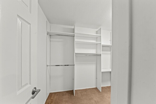 Building Photo - 4741 Choctaw Dr