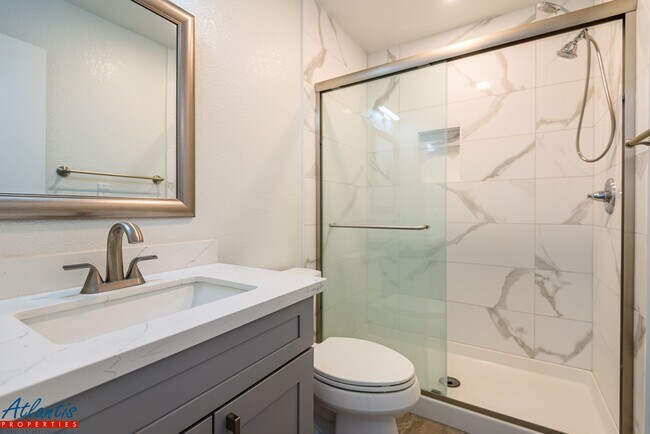Building Photo - Beautiful Townhouse | Remodeled | Private ...
