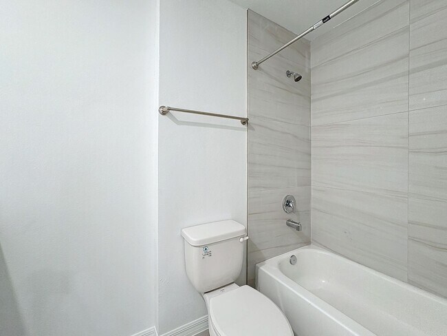 Building Photo - Townhouse For Lease in Saint Cloud