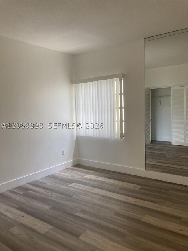 Building Photo - 9139 Fontainebleau Blvd