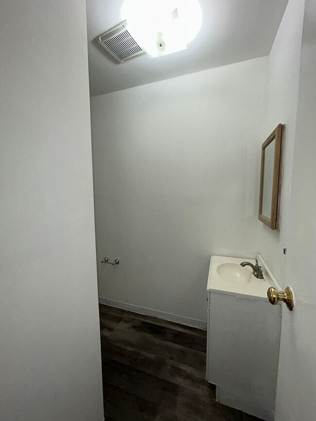 Building Photo - 71 Power St