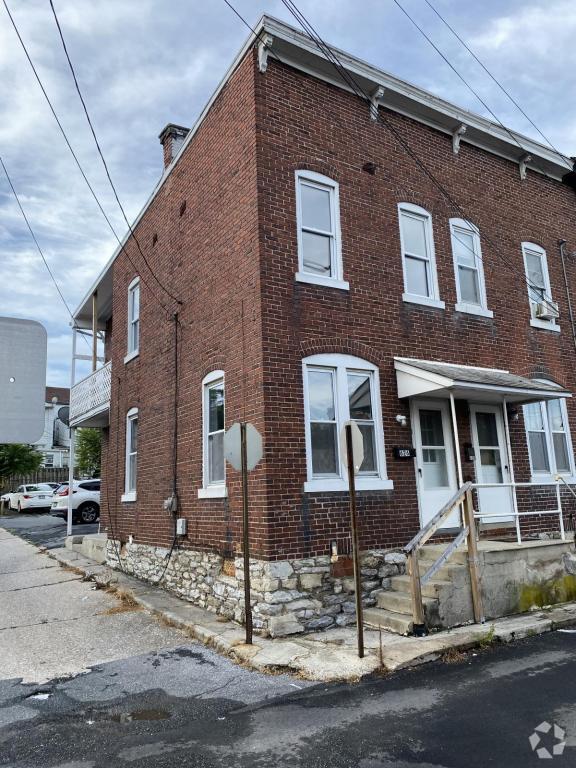 Building Photo - 626 Walton St