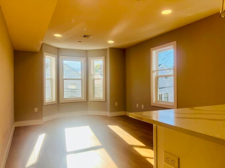 Building Photo - 19 Plymouth St