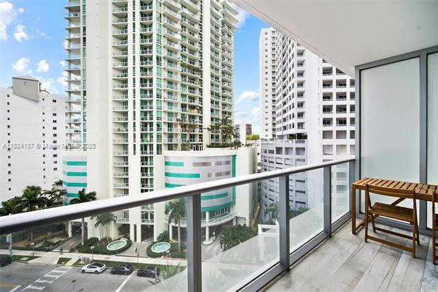 Building Photo - 1300 Brickell Bay Dr