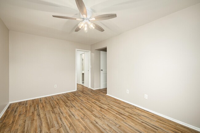 Building Photo - 893 Cliffs Dr