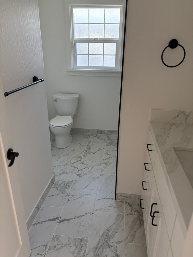Building Photo - Aptos, Freshly Remodeled 3bd. 2ba. single ...