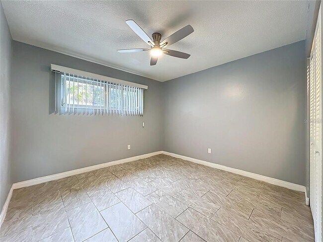 Building Photo - 825 N Primrose Dr
