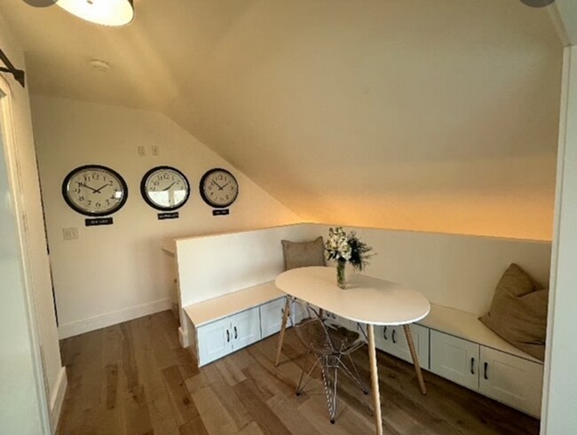 Building Photo - Bernal Heights: Fully Renovated Bi-Level F...