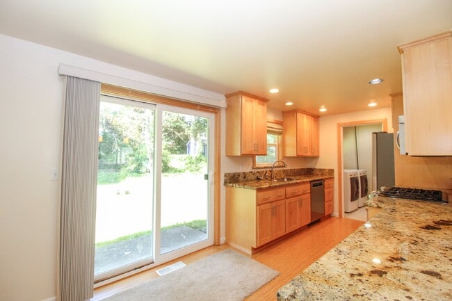 Building Photo - Charming updated 3-Bed/1-Bath Rambler on q...
