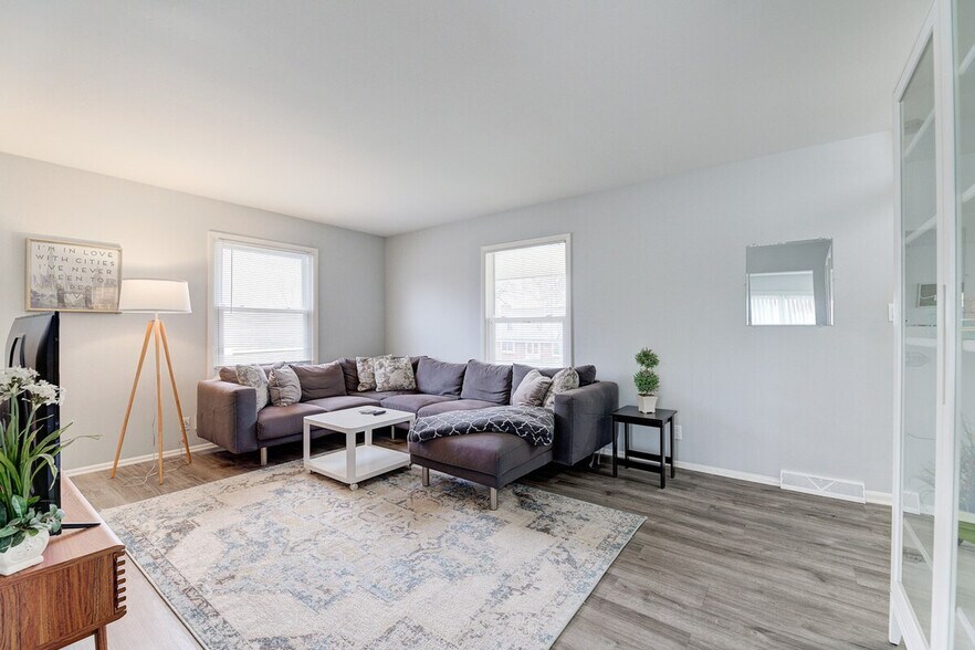 Building Photo - 2408 Springdale Rd