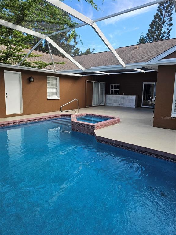 Building Photo - 417 Lake of the Woods Dr