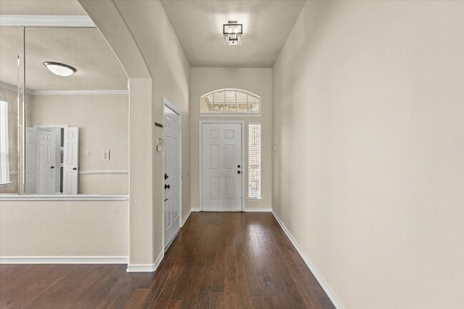 Building Photo - 1319 Lakeridge Ln