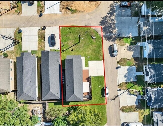 Building Photo - 16984 W Juneau St