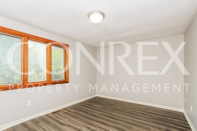 Building Photo - Bi Level home in Cul-de-sac!