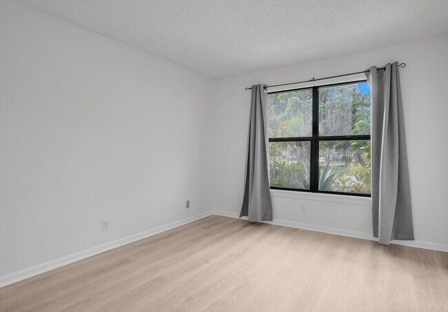 Building Photo - 2533 Bedford Mews Dr