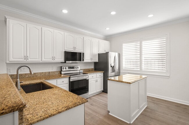 Building Photo - 255 Cll Escada