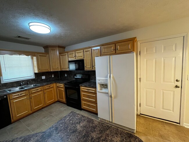 Building Photo - Cozy Home in Phenix City