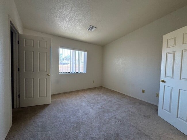 Building Photo - 2Br 2Ba Condo McCormick area w/Garage, Pool