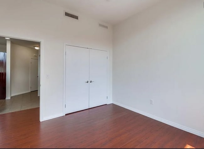 Building Photo - 530 K St