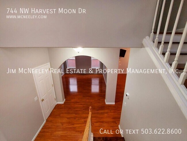 Building Photo - 744 NW Harvest Moon Dr