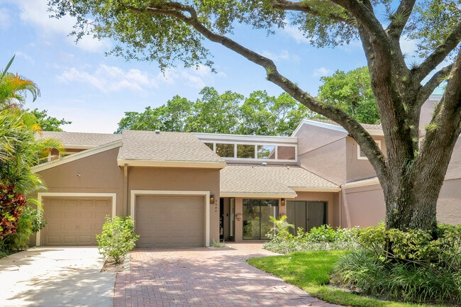 Building Photo - 6680 Thornhill Ct