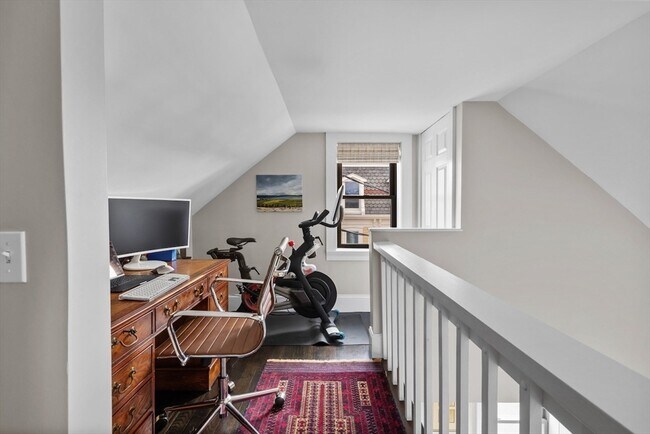 Building Photo - 38 Mead St