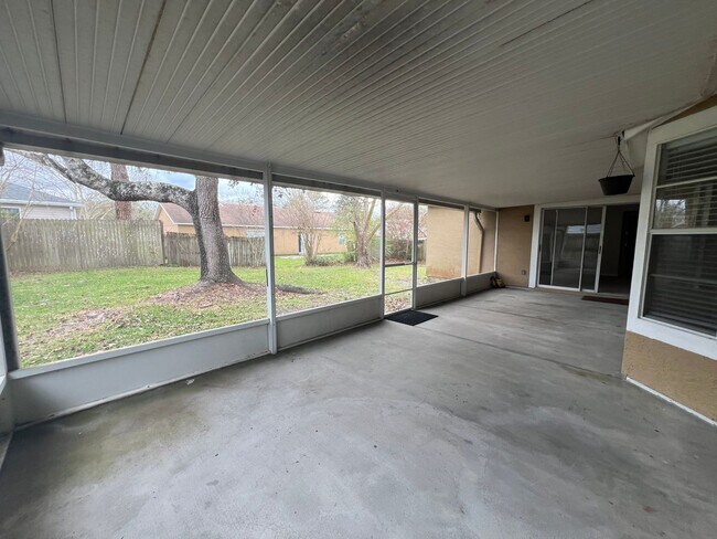 Building Photo - SPACIOUS 3 Bedroom, 2 Bathroom Ekana Point...