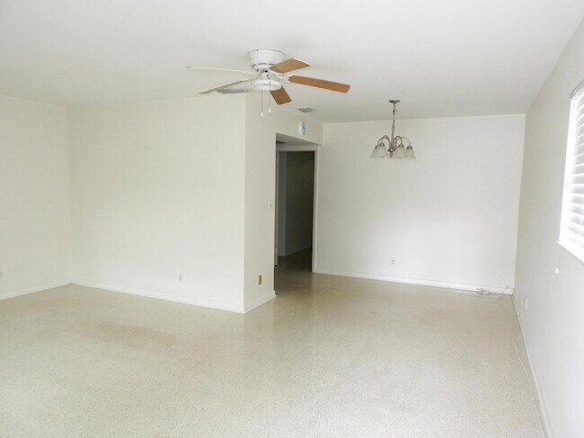 Building Photo - 1232 Cabana Rd