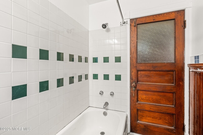 Building Photo - 50-52 Peters Pl