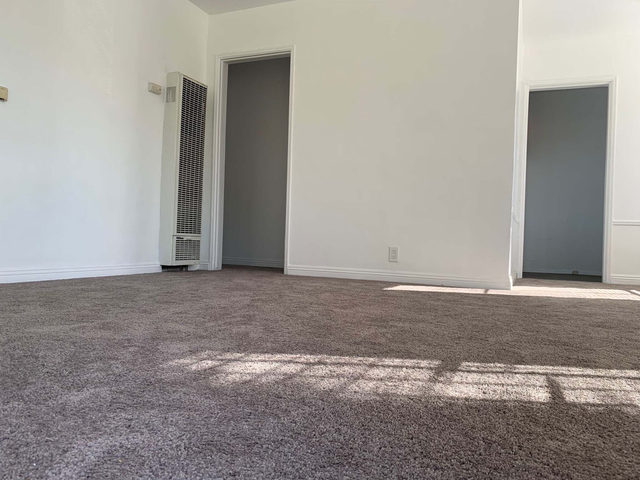 Building Photo - 4137 Chevy Chase Dr