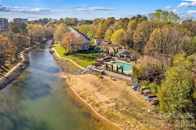 Building Photo - 19843 Henderson Rd