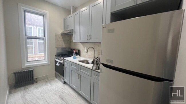 Building Photo - NEWLY  RENOVATED VERY SPACIOUS  2 BEDROOM ...