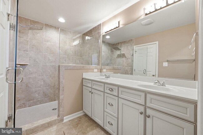 Building Photo - 43593 Mirror Terrace