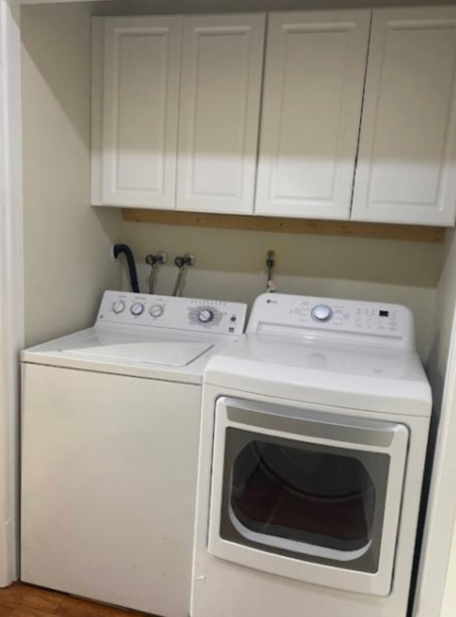 Building Photo - 260 Crabtree Ct