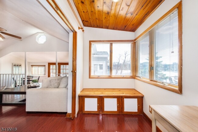 Building Photo - 25 Lake Rd