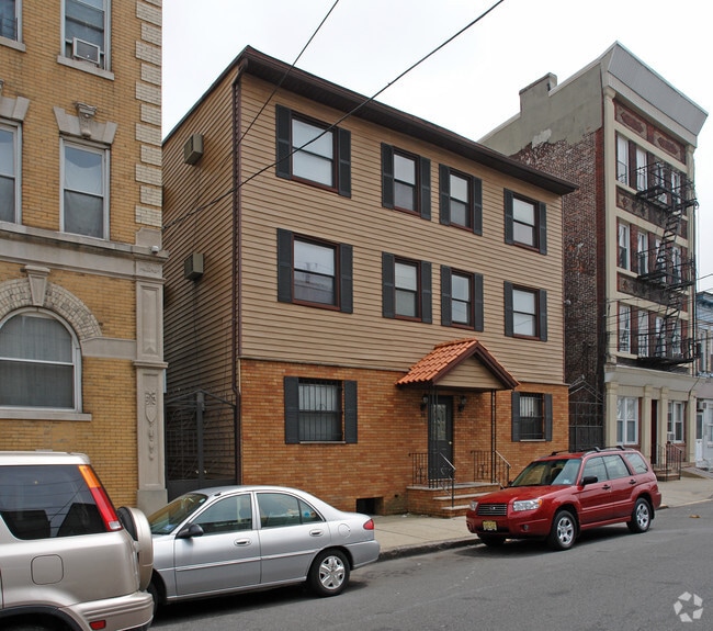 Primary Photo - 20-22 Madison St