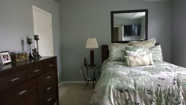 Building Photo - Beautiful Murrayhill Townhome with Dual Primary Suites & Private Backyard!