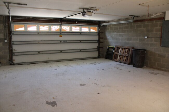 Building Photo - For Rent – 3-Bed / 2.5-Bath Deep Water Canal, Canal-Front Home with a Floating Dock,  totally ren...