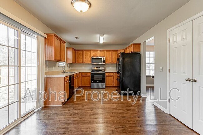 Building Photo - 204 Pope Ln