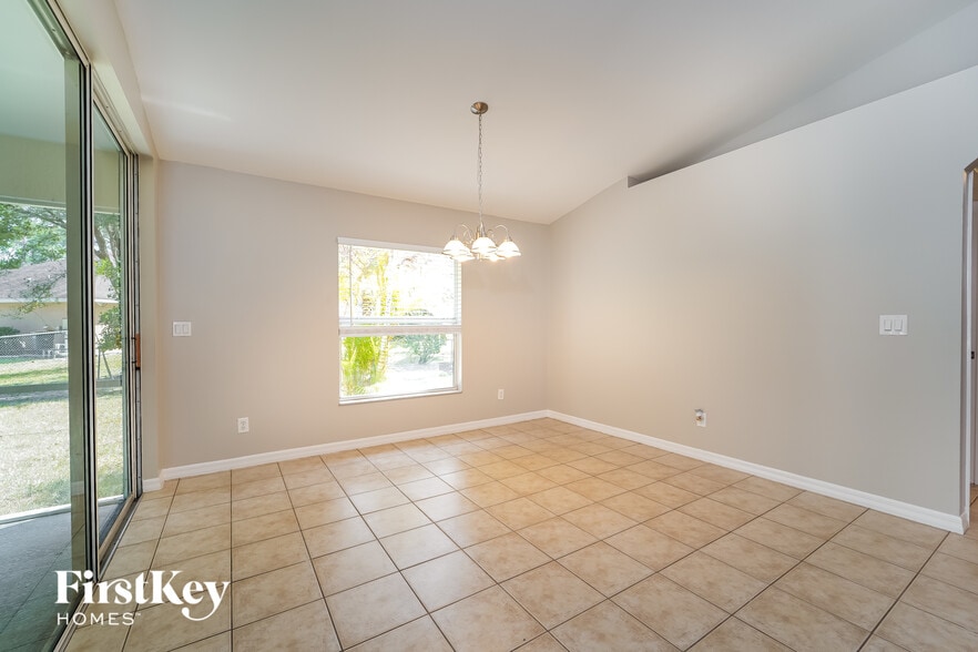 Building Photo - 1570 Waldorf Dr