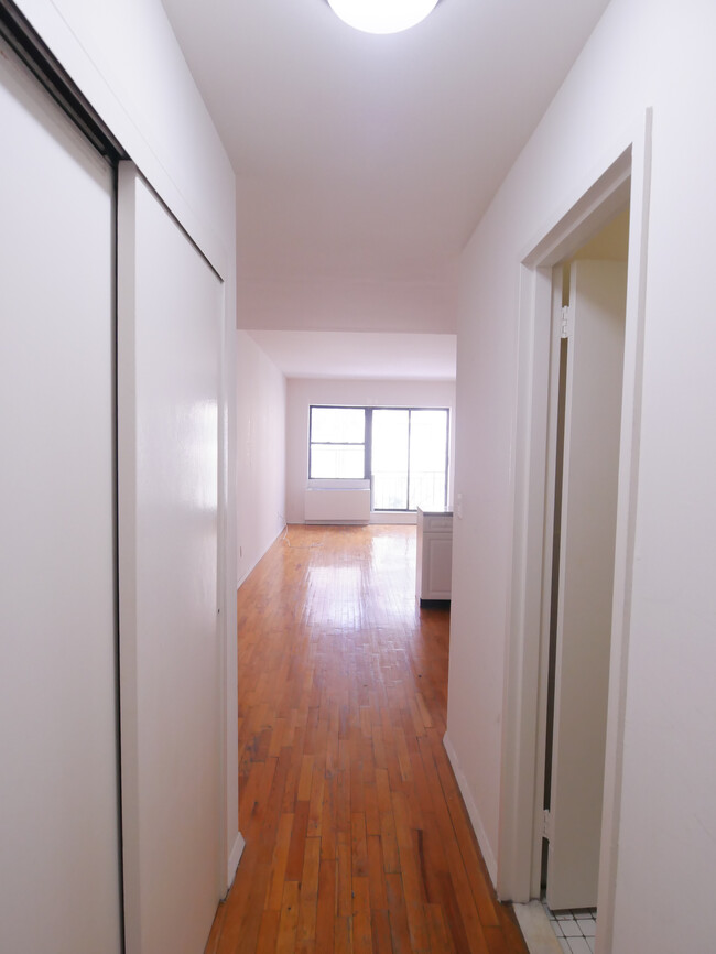 Interior Photo - 334 East 74th Street