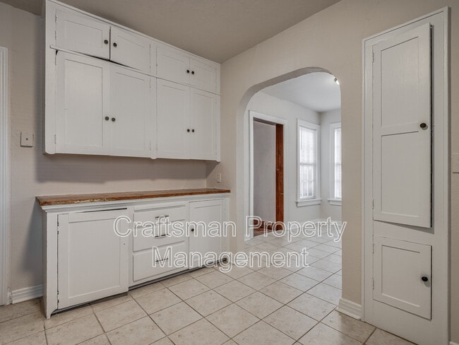 Building Photo - 1801 NW 22nd St