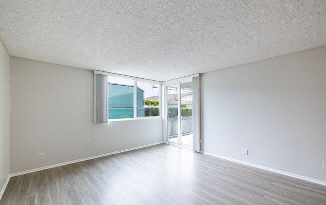 Interior Photo - 4200 S Harbor Blvd