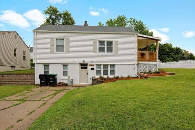 Building Photo - 3BR Aksarben- walking distance UNO, Availa...