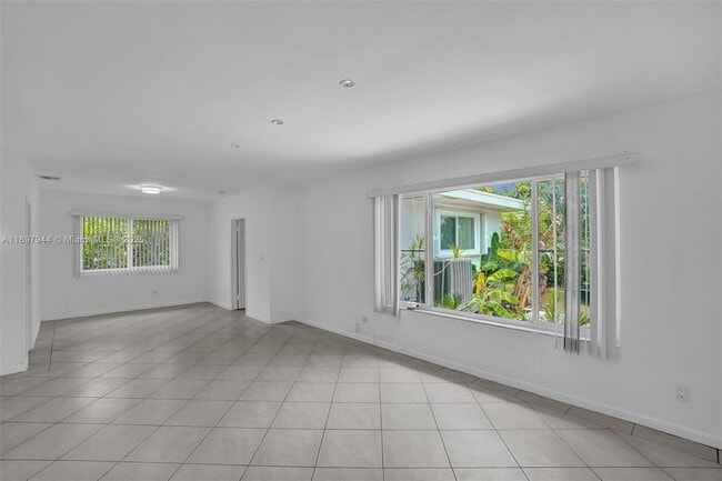 Building Photo - 8851 Byron Ave