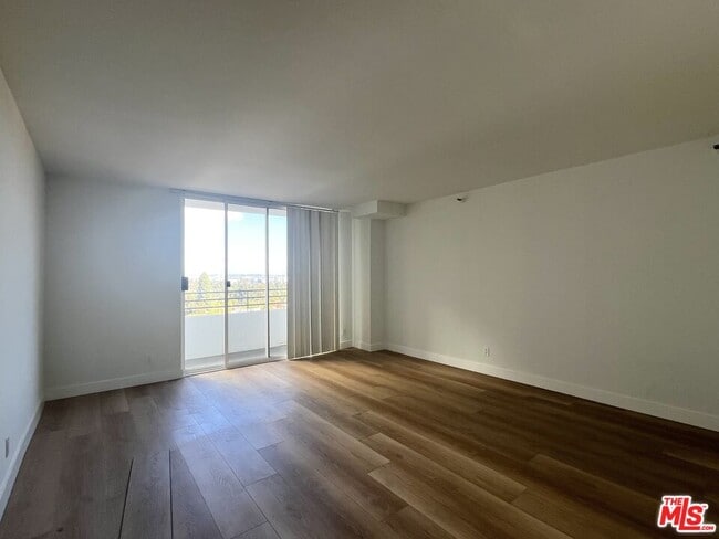 Building Photo - 10390 Wilshire Blvd