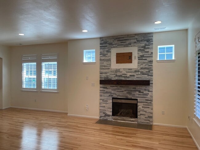 Building Photo - Well maintained 3bd Issaquah Highlands Tow...
