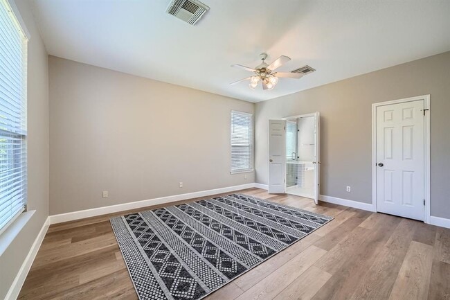 Building Photo - 15013 Doria Dr