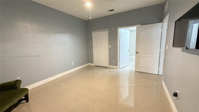 Building Photo - 1692 SE 29th Ct