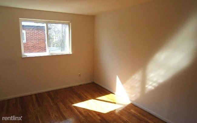 Building Photo - 2 br, 1 bath Townhome - 939 Woodhill Dr